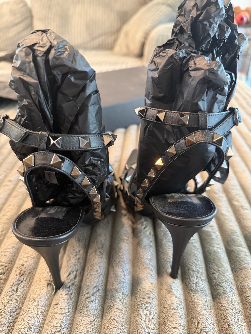 Valentino Garavani Black Pyramid-Stud Pointed Boots - Picture 8 of 10